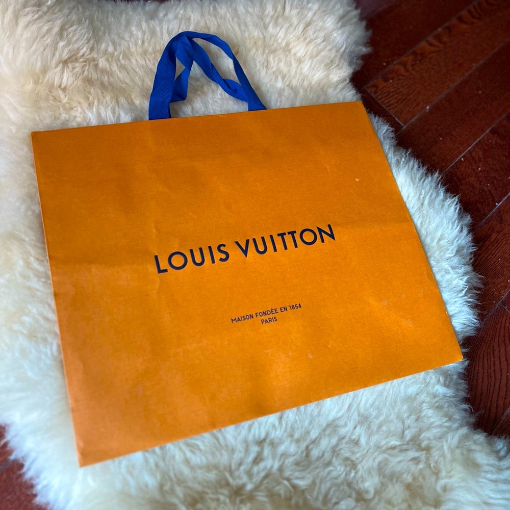 Louis vuitton medium paper bag size 15.7 ”x 13.4 ”x6.2”
